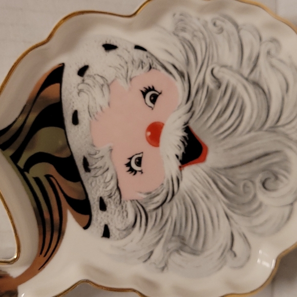 Adorable Santa Treat Tray - Picture 7 of 16